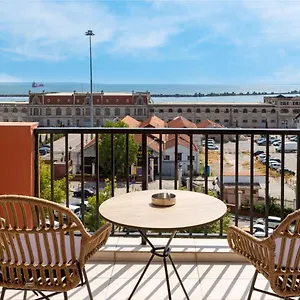 Limani's Sea View Apartment